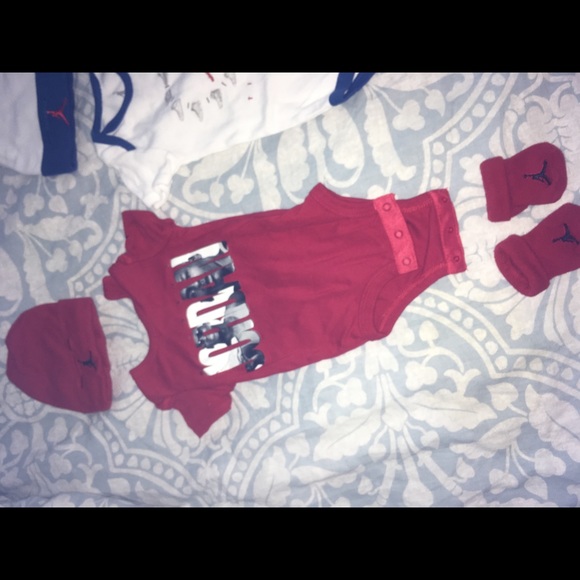 Boys Jordan fits - Picture 2 of 4